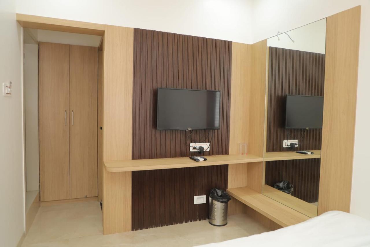 Hotel Dwarka Palace 아마드나가르 외부 사진