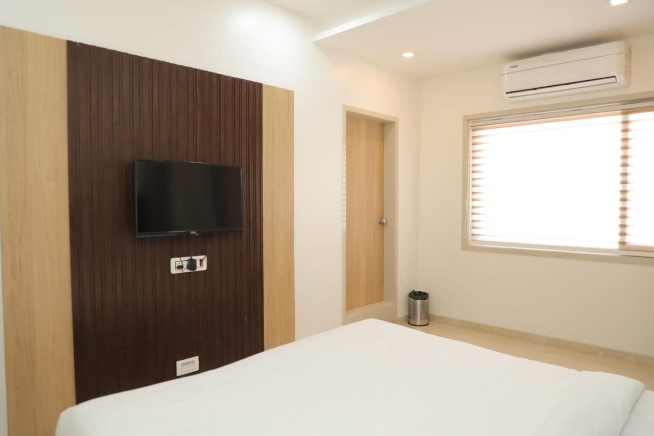 Hotel Dwarka Palace 아마드나가르 외부 사진