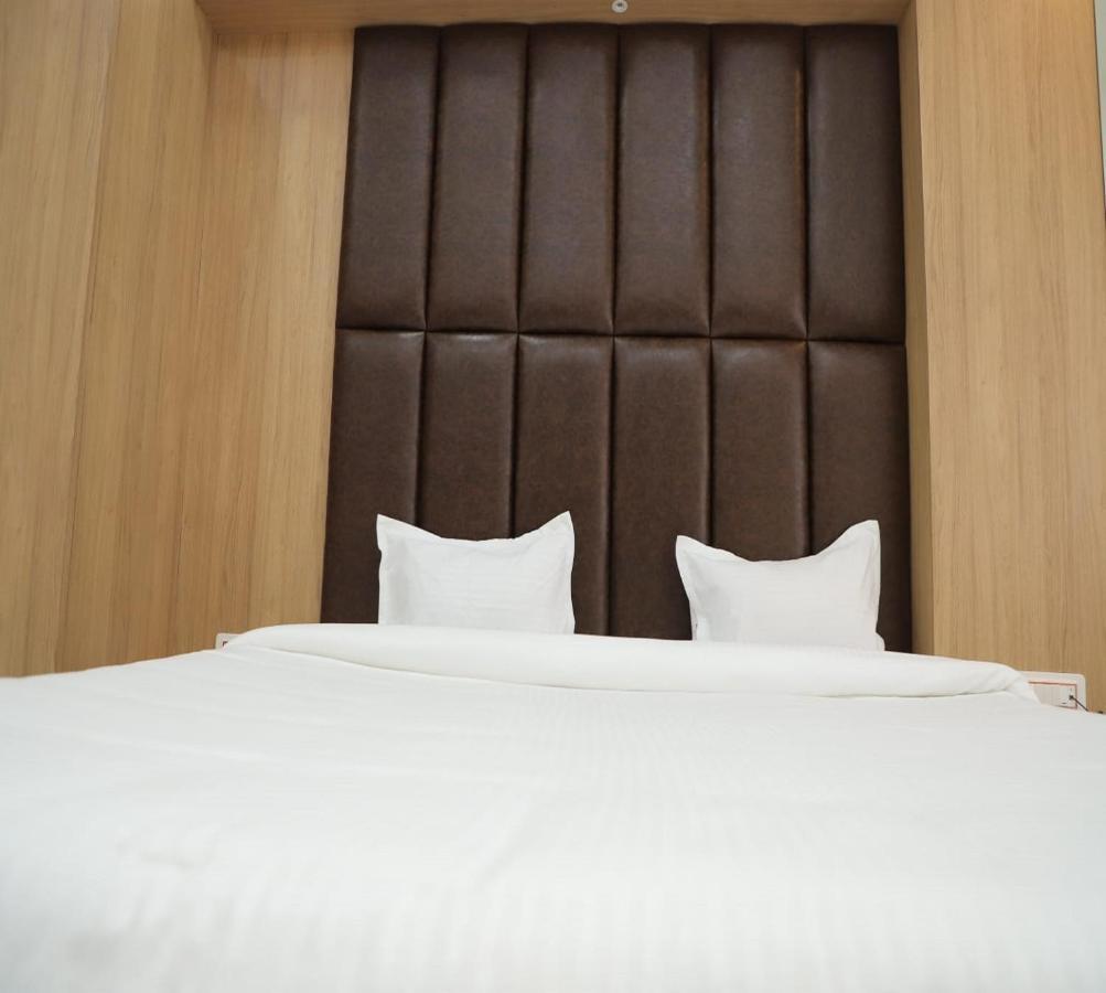 Hotel Dwarka Palace 아마드나가르 외부 사진