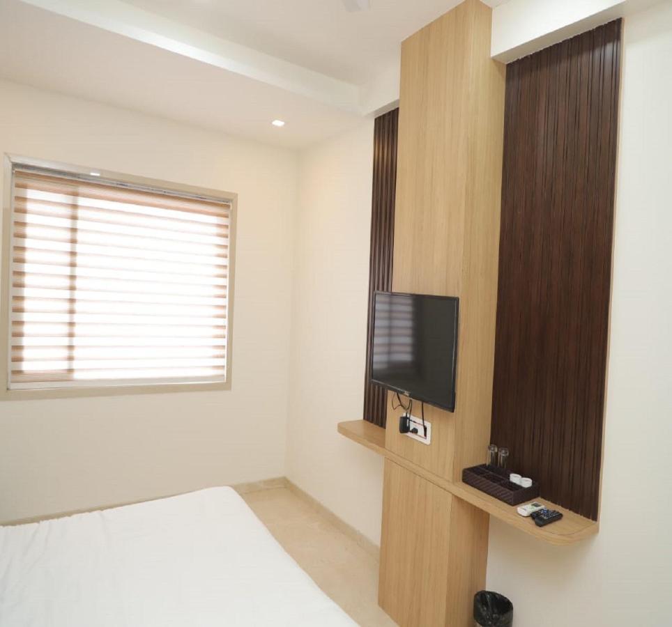 Hotel Dwarka Palace 아마드나가르 외부 사진
