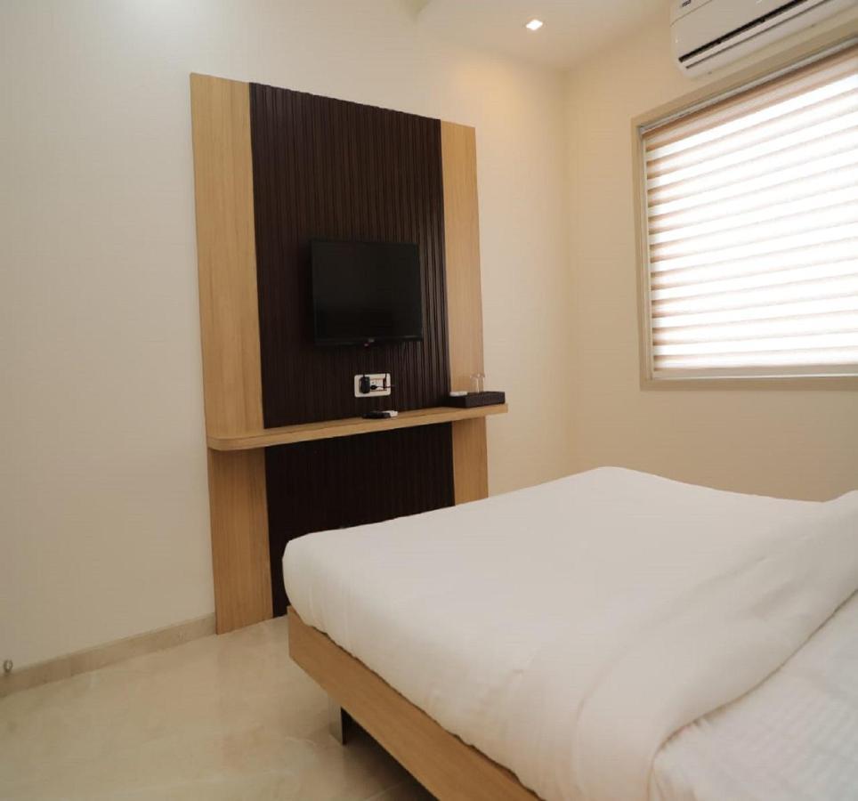 Hotel Dwarka Palace 아마드나가르 외부 사진